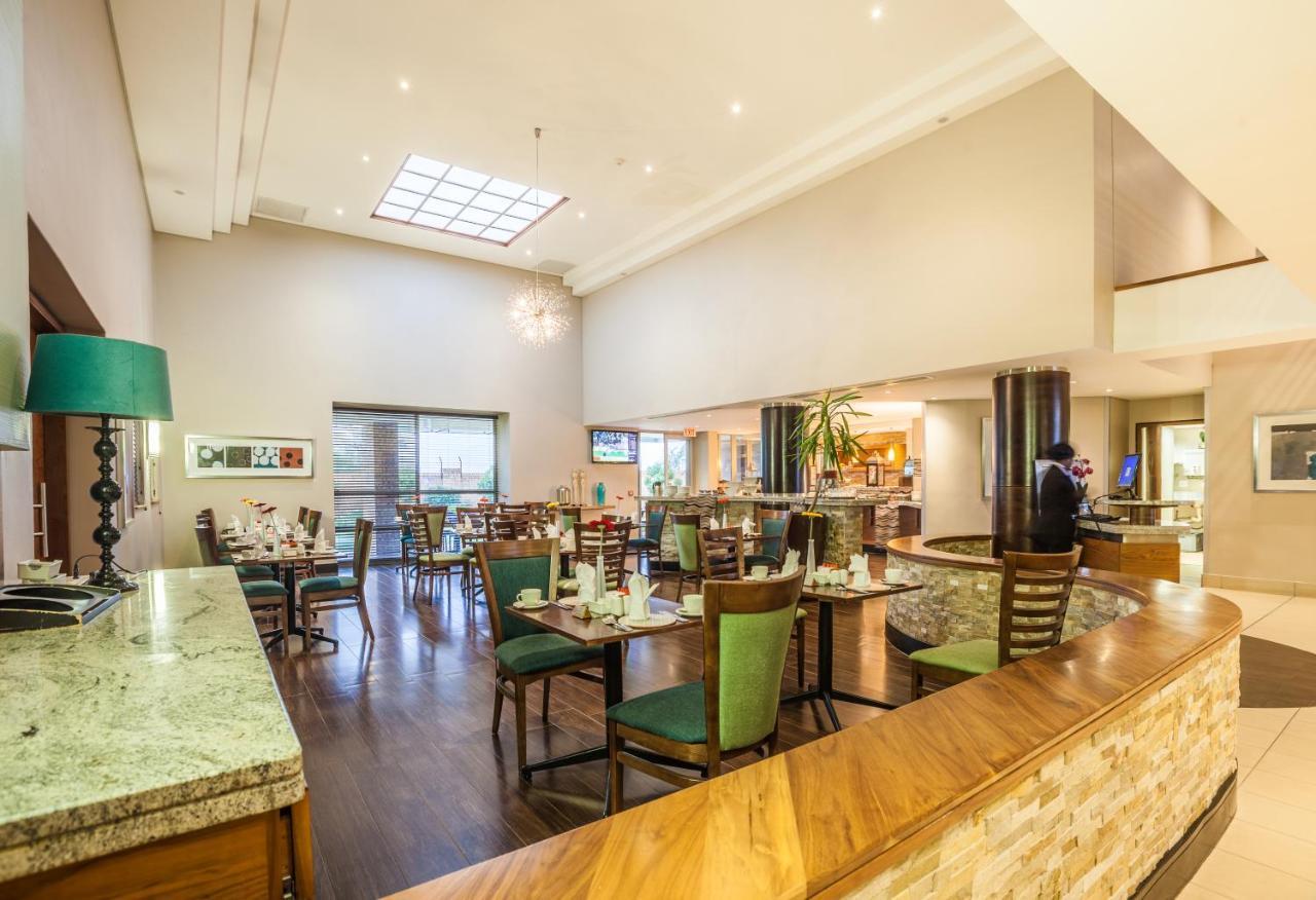 Town Lodge Gaborone Bagian luar foto