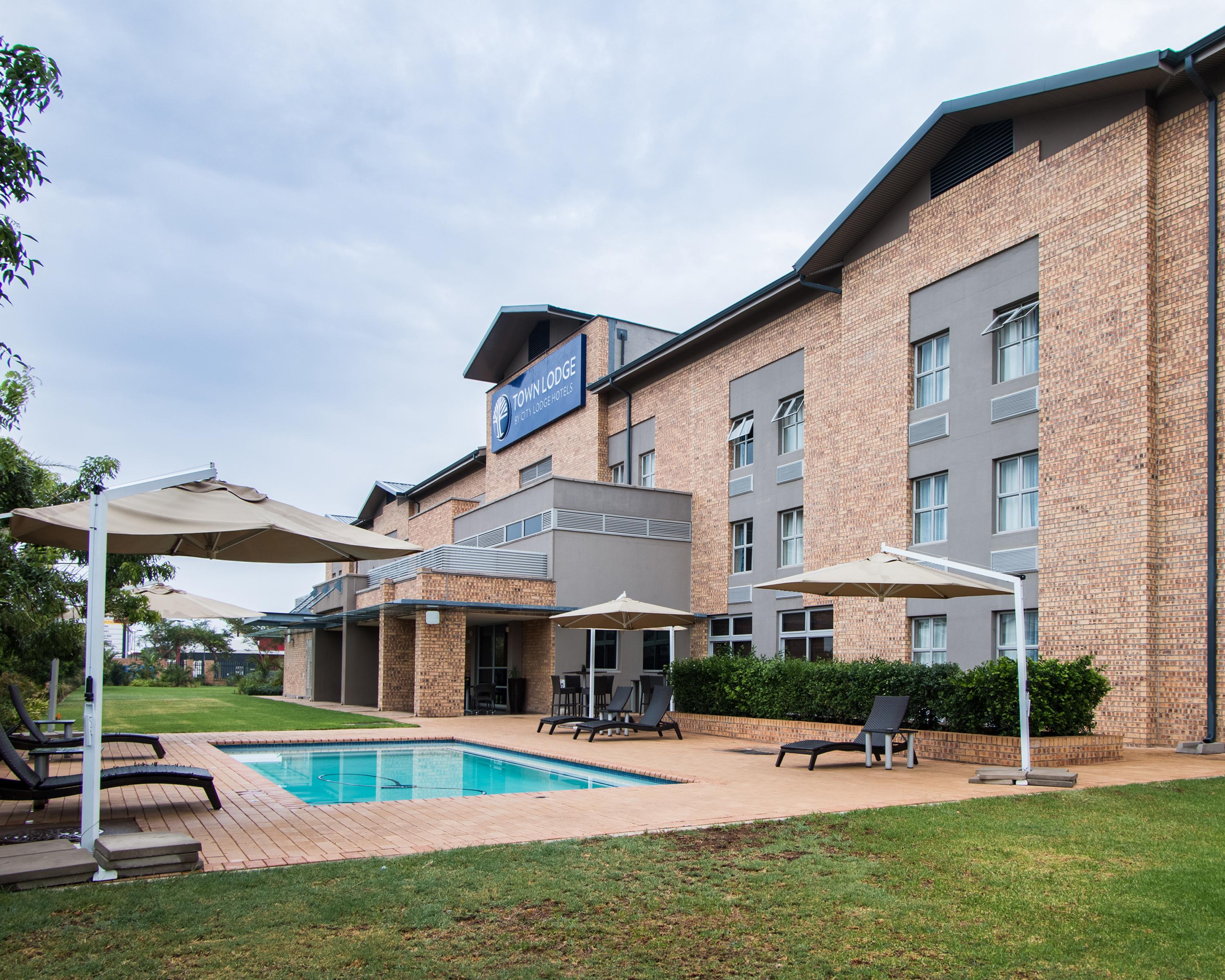Town Lodge Gaborone Bagian luar foto