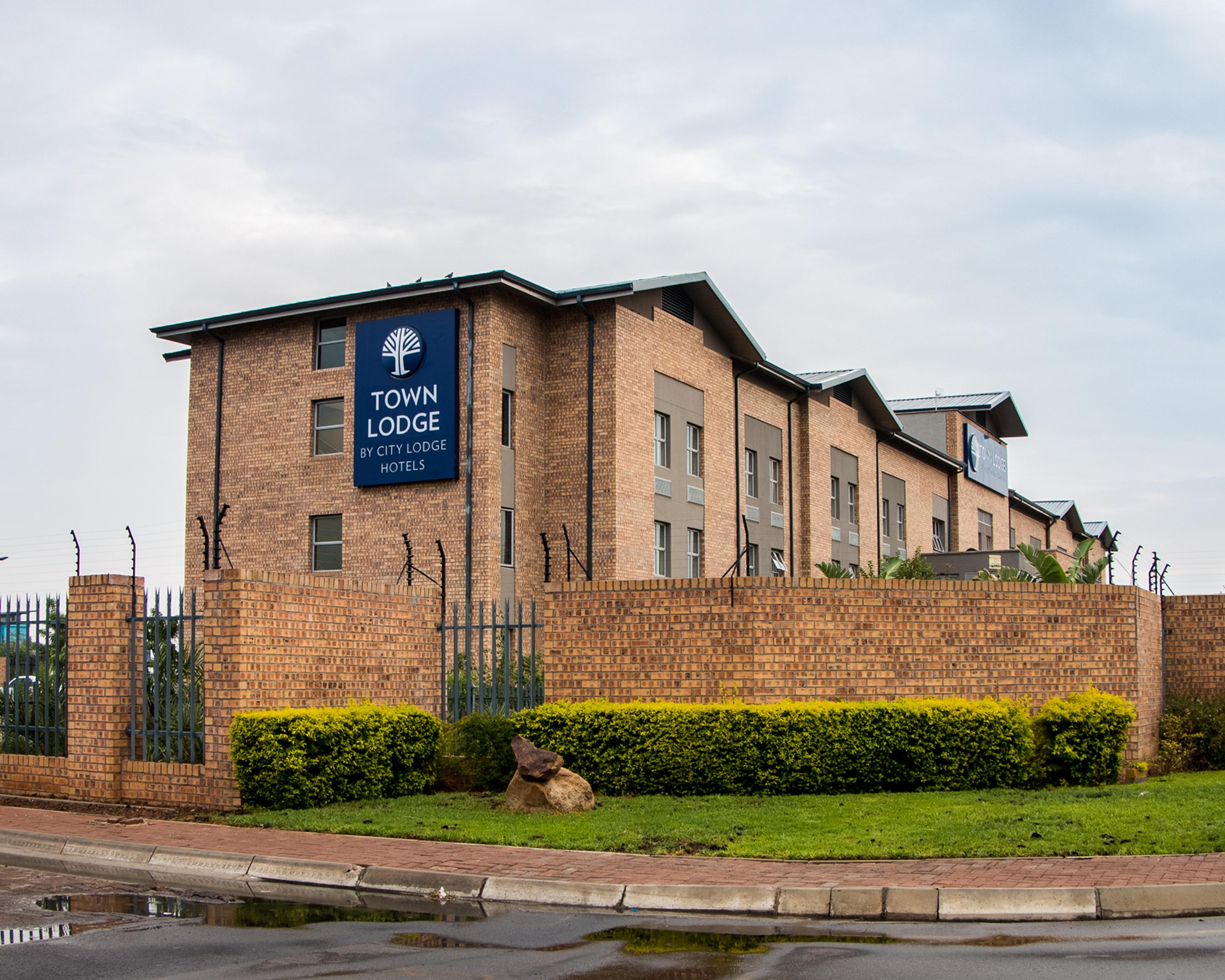 Town Lodge Gaborone Bagian luar foto